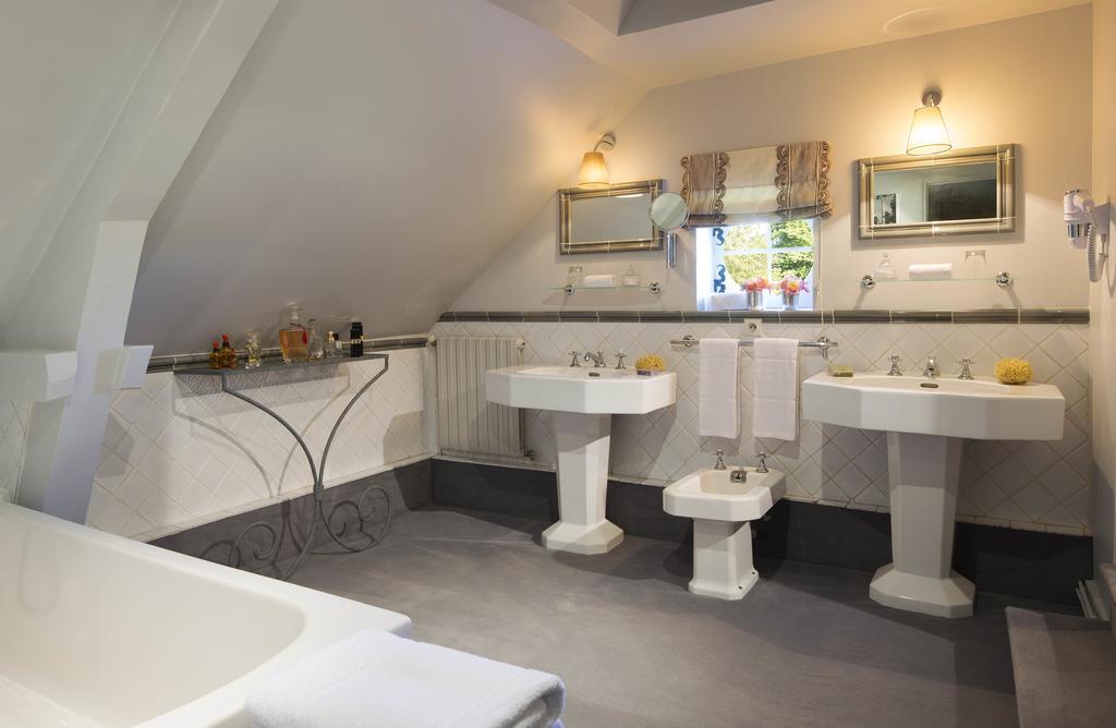 Chateau De Beneauville Bed and Breakfast Petiville  Exteriör bild